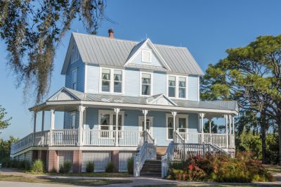 Decrease Maintenance with a New Metal Roof!